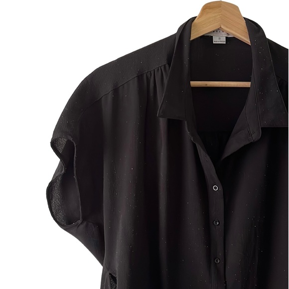 Black side slit blouse - Picture 3 of 4